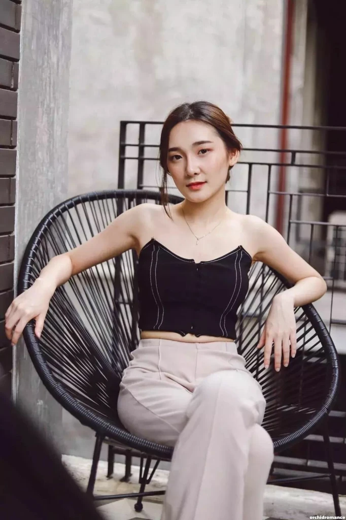 Alivia, 22