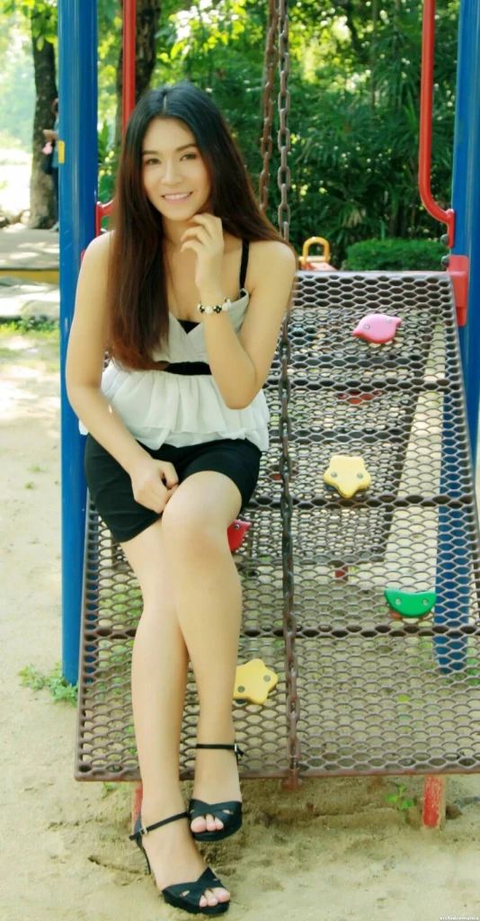 Tiya, 26
