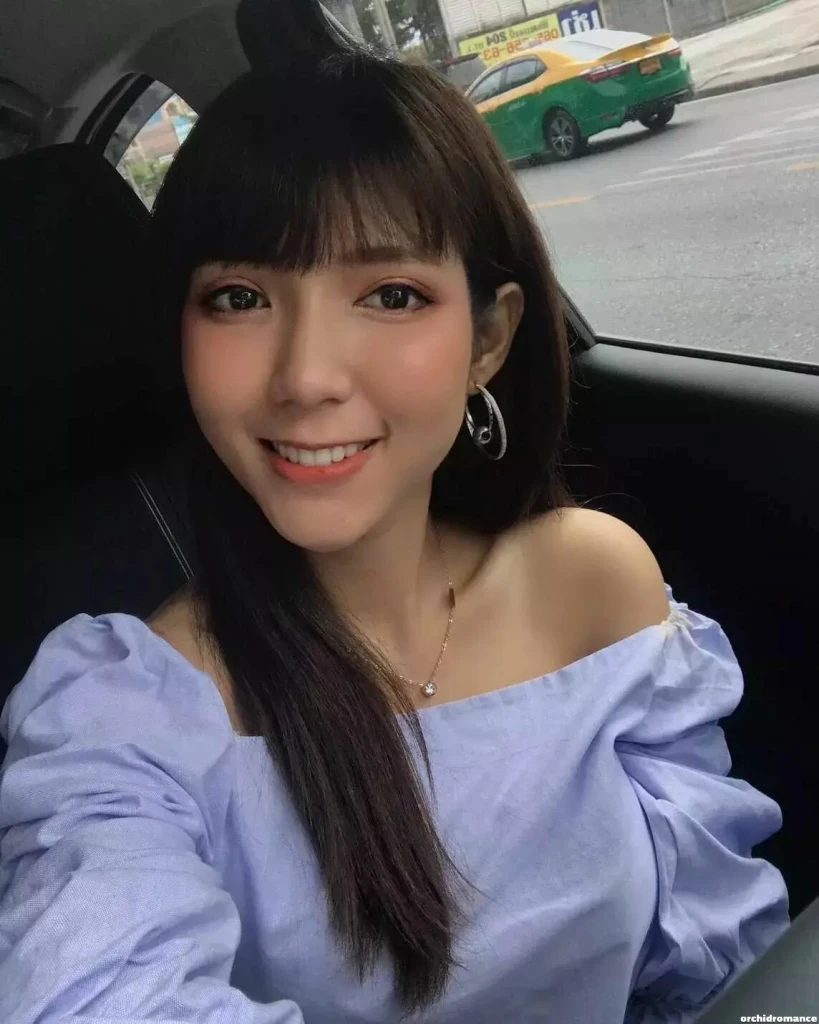 Monsinee, 26