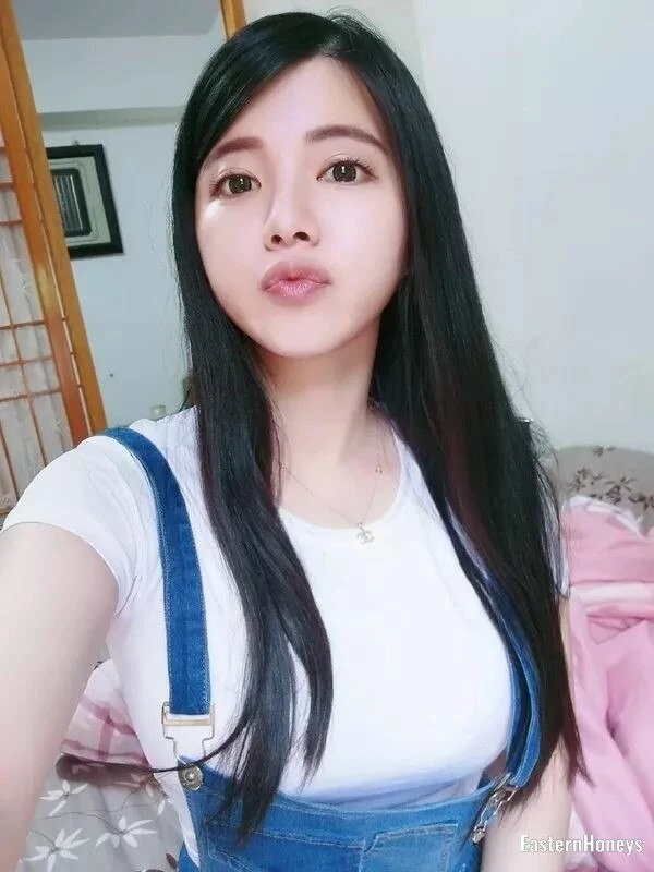 Nicha, 24