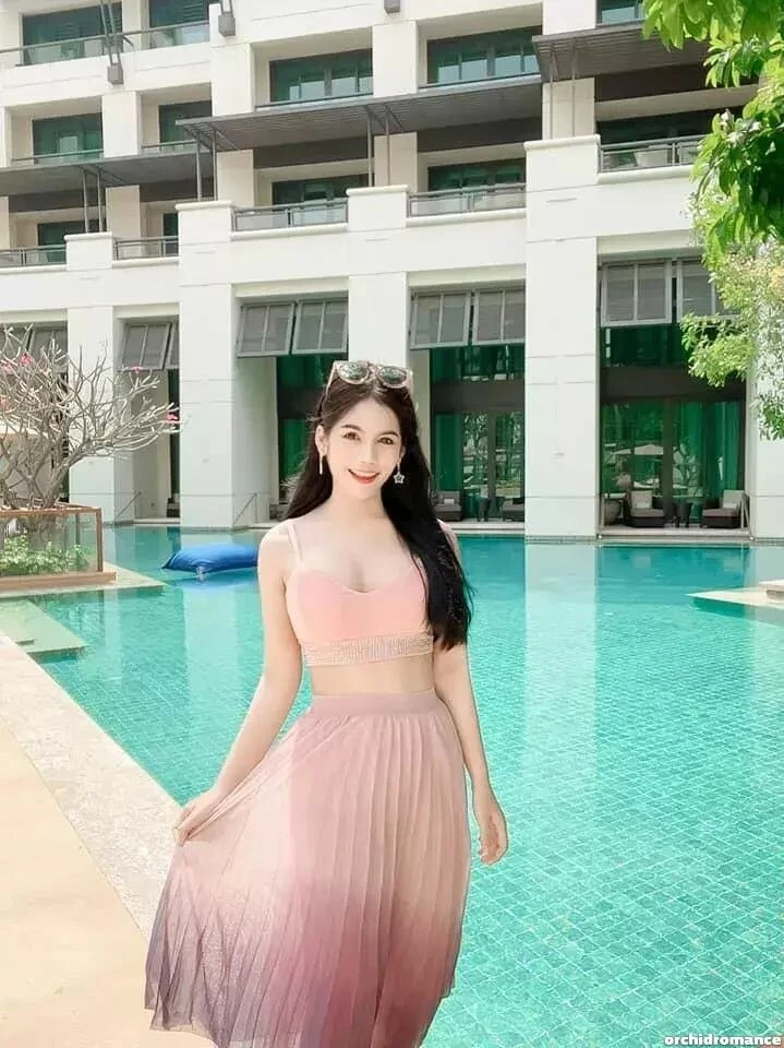 Rujira Profile image 1